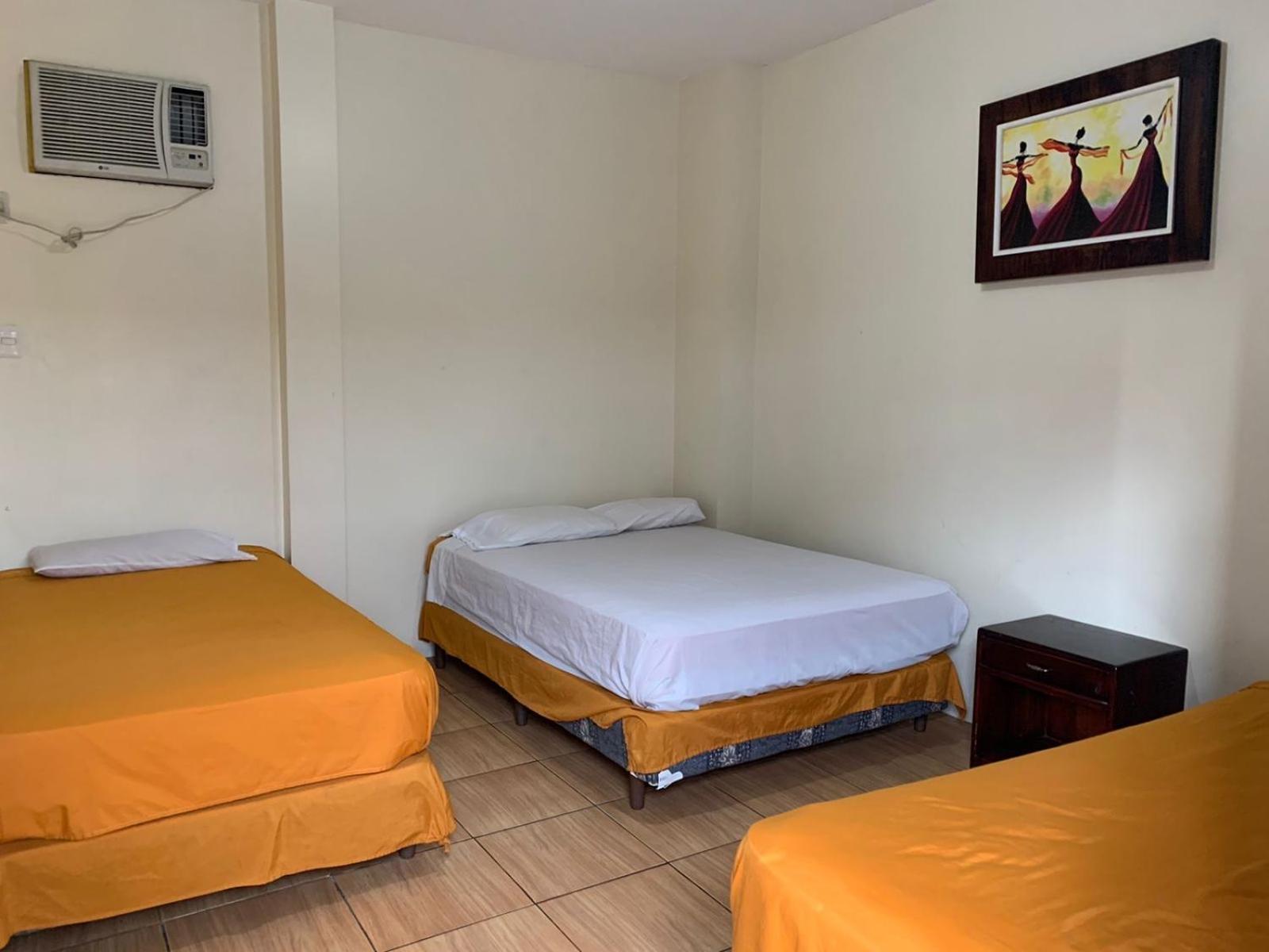 Hostal Las Velas Otel Manta Dış mekan fotoğraf