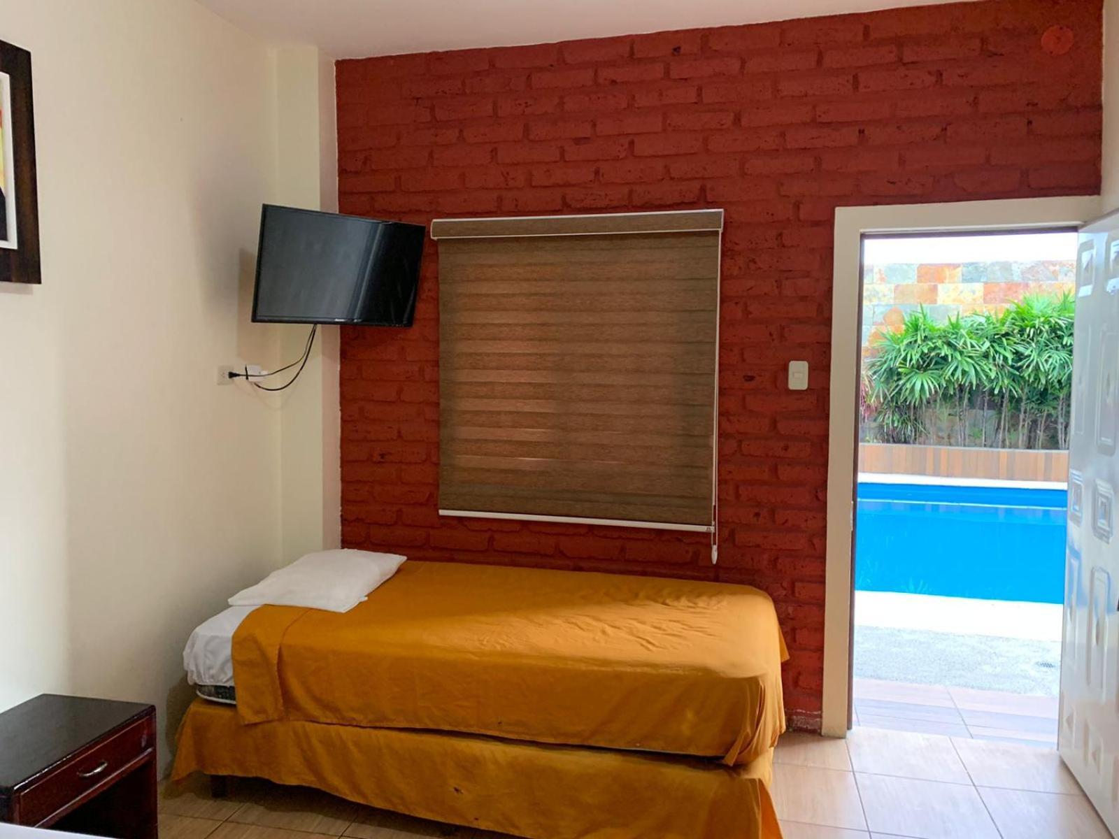 Hostal Las Velas Otel Manta Dış mekan fotoğraf