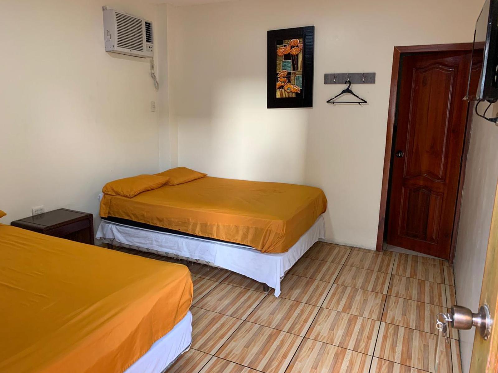 Hostal Las Velas Otel Manta Dış mekan fotoğraf