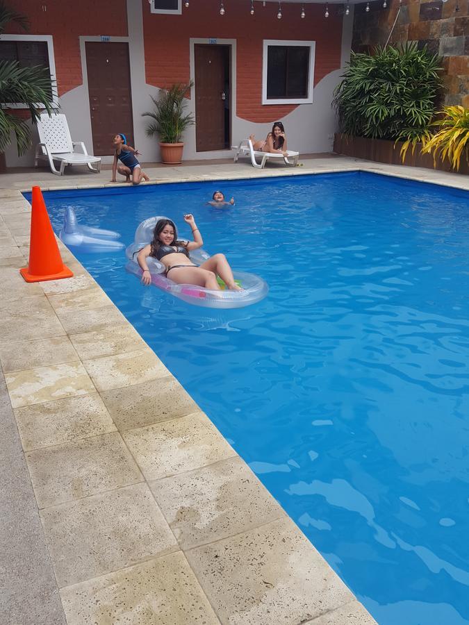 Hostal Las Velas Otel Manta Dış mekan fotoğraf